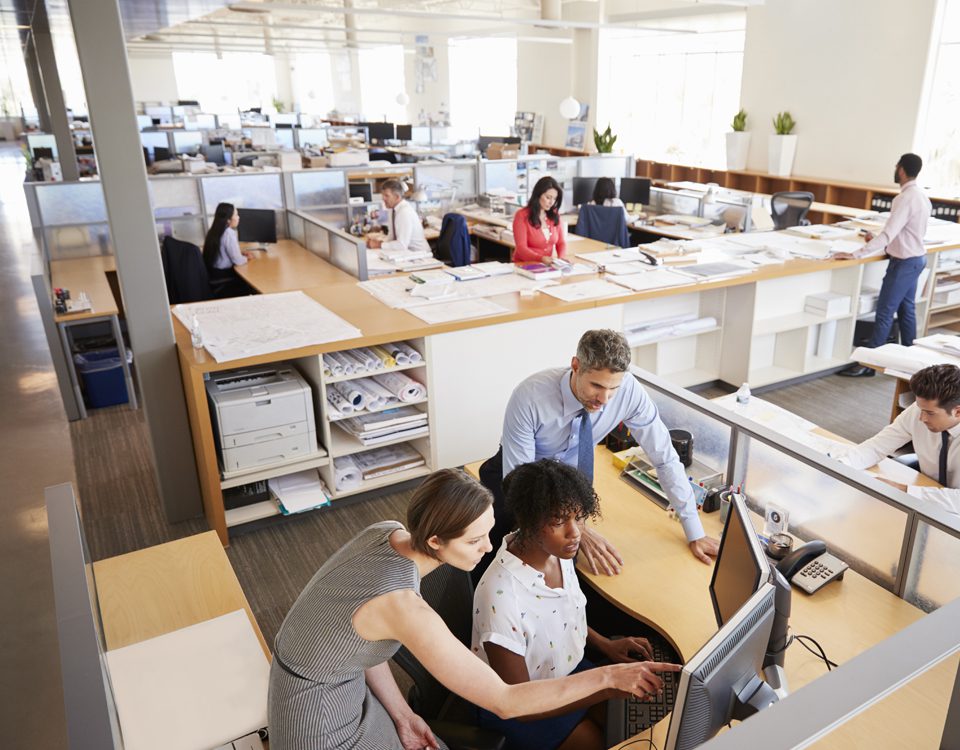 insights cerrajero negocio oficina Personas trabajando en una oficina.